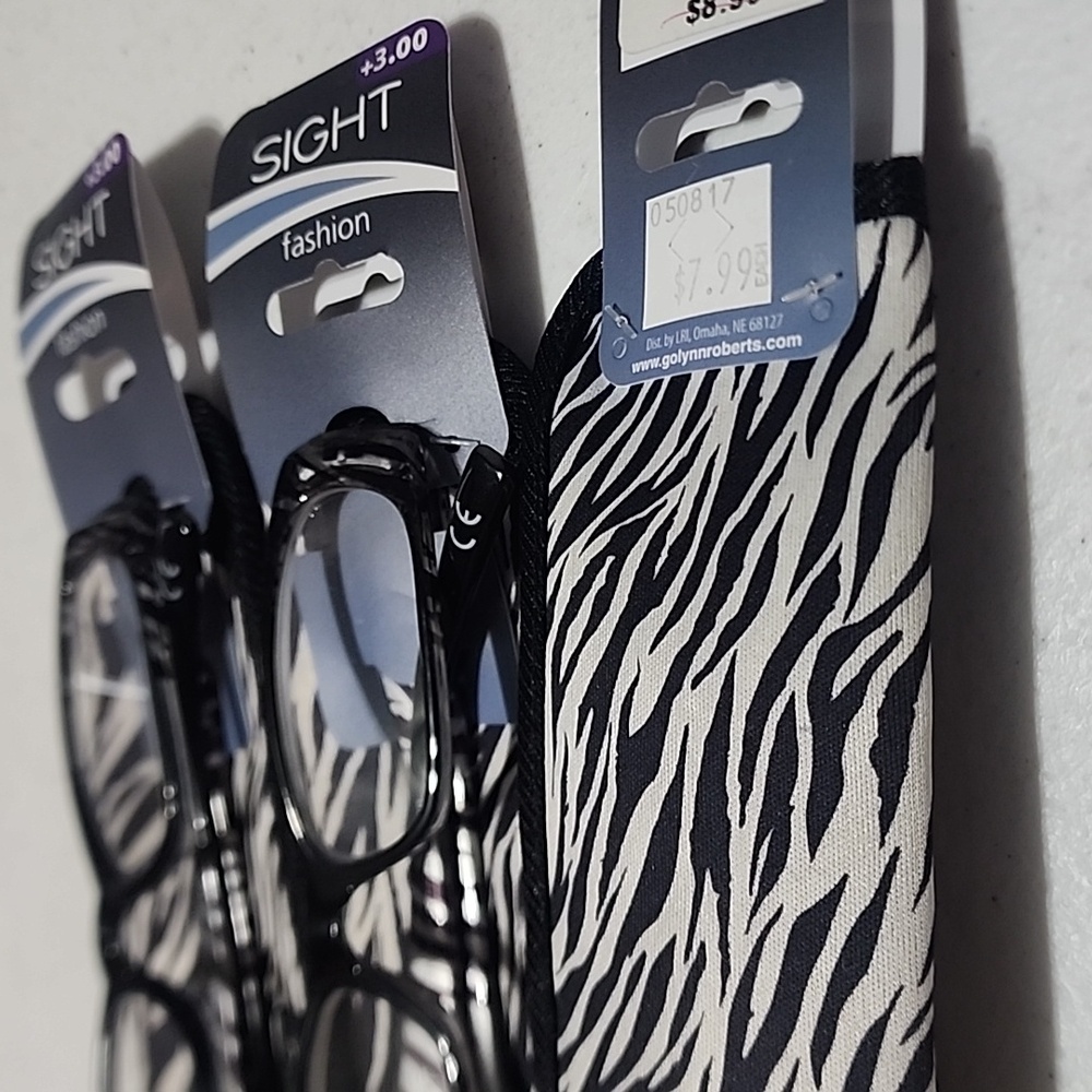 Foster Grant Zebra Print Reading Glasses - Picture 4 of 4